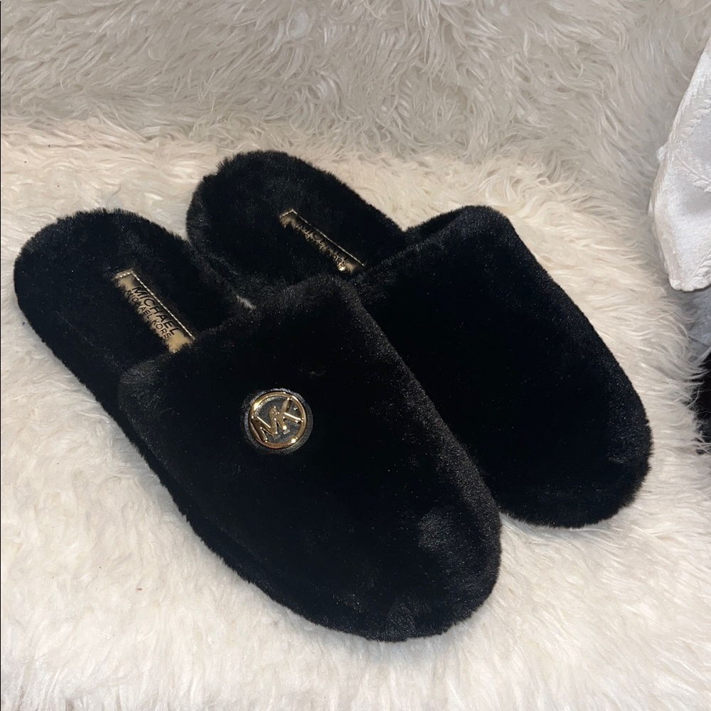 Michael Kors Plush Black Slippers Size 9M NWOT